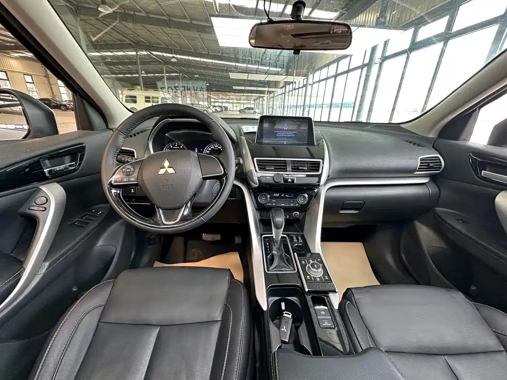 Mitsubishi Eclipse Cross 2020 — фото 11