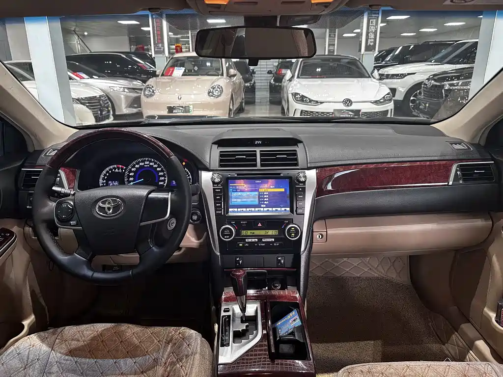 Toyota Camry 2013 — фото 16