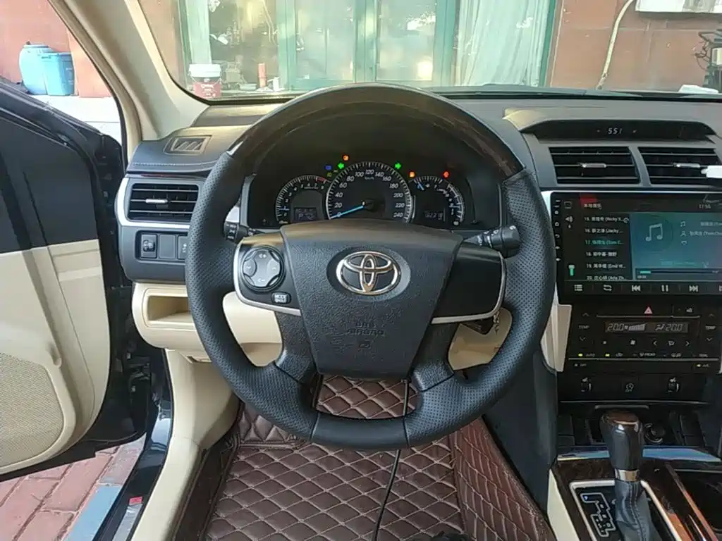 Toyota Camry 2017 — фото 11
