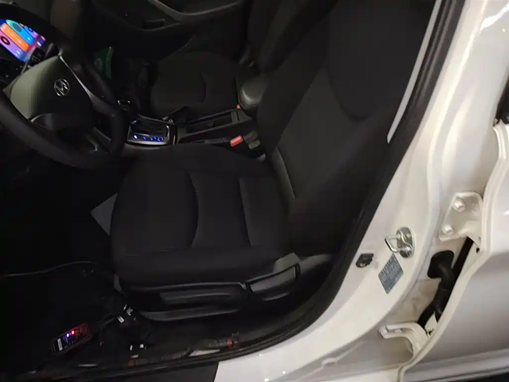 Hyundai Elantra Langdong 2015 — фото 15