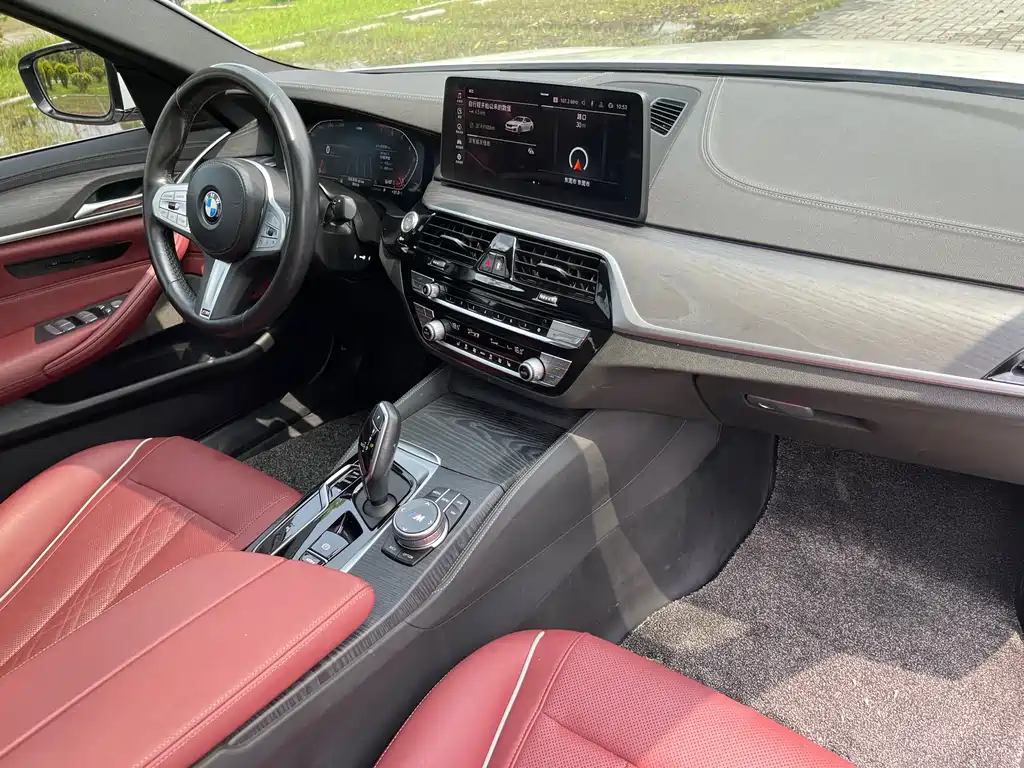 BMW 5 Series 2022 — фото 16