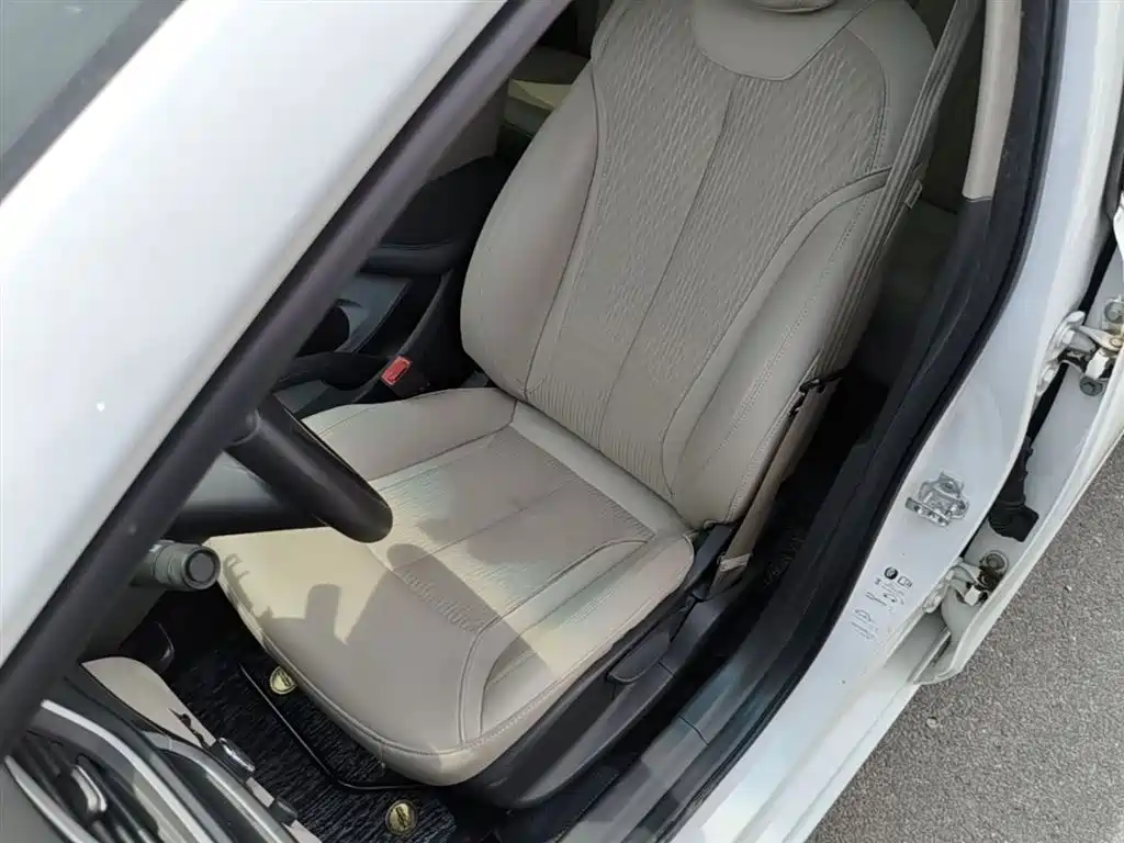 Buick Excelle 2017 — фото 15