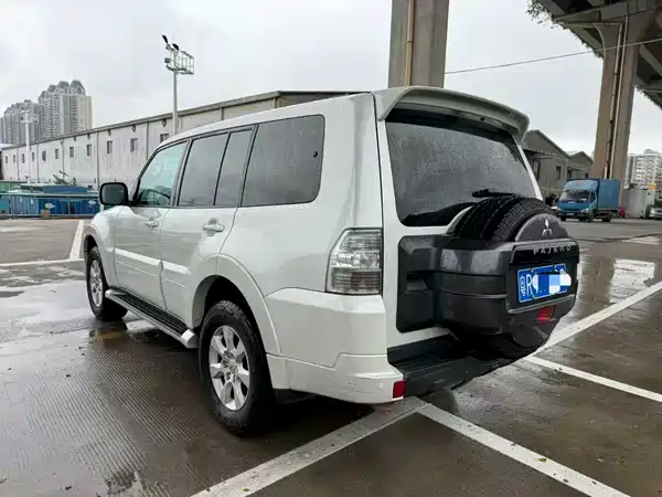 Mitsubishi Pajero 2016