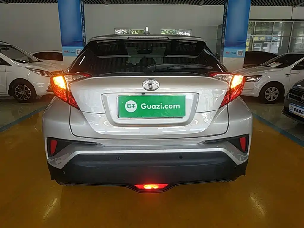 Toyota C-HR 2019 — фото 6
