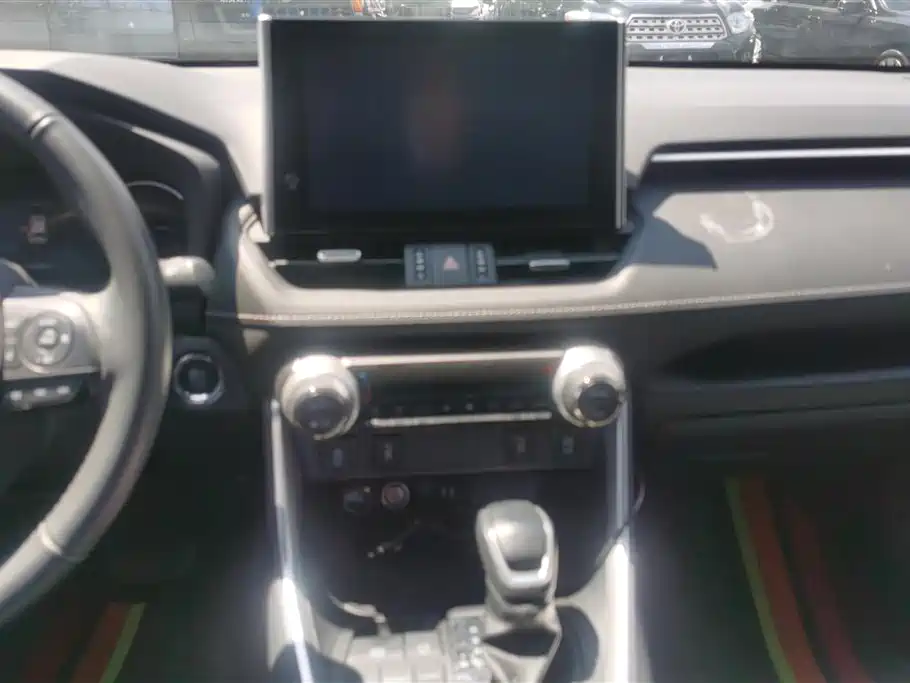Toyota RAV4 2022 — фото 13