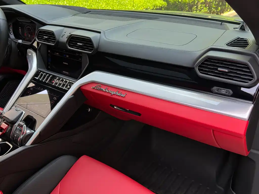 Lamborghini Urus 2019 — фото 12