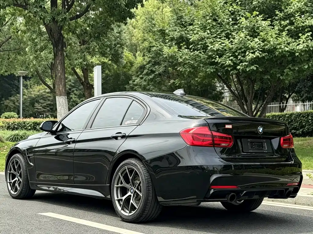 BMW 3 Series 2018 — фото 12