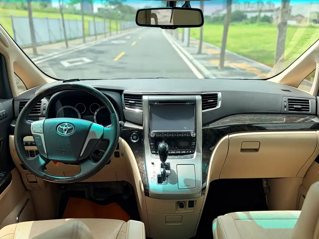 Toyota Alphard 2015 — фото 7