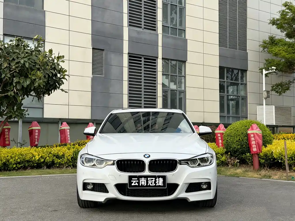 BMW 3 Series 2018 — фото 29
