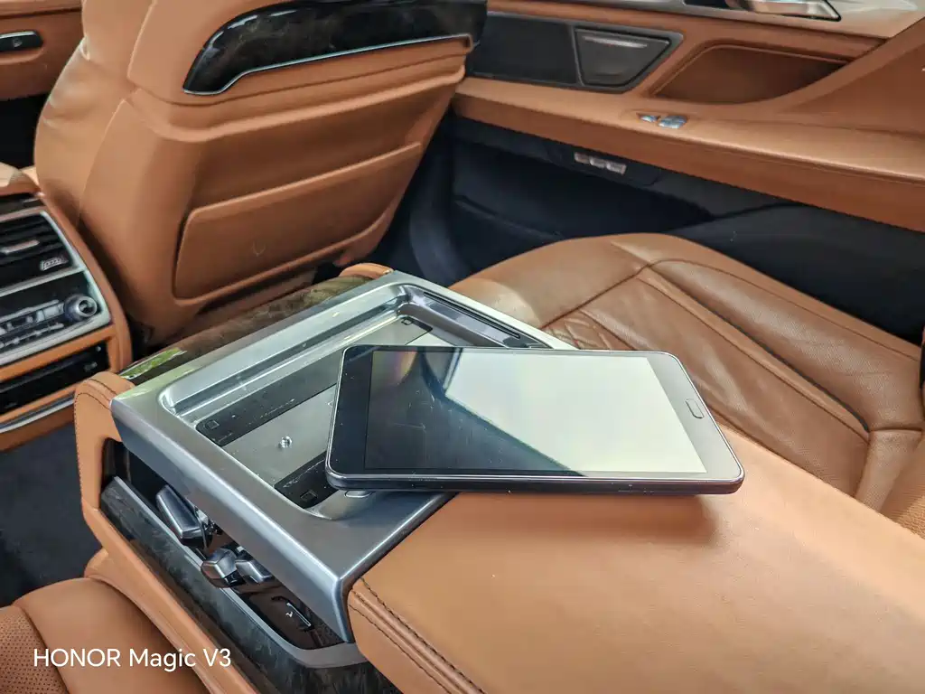 BMW 7 Series 2017 — фото 20