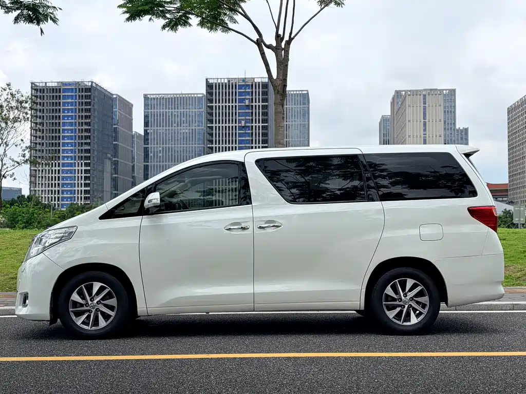 Toyota Alphard 2015 — фото 10