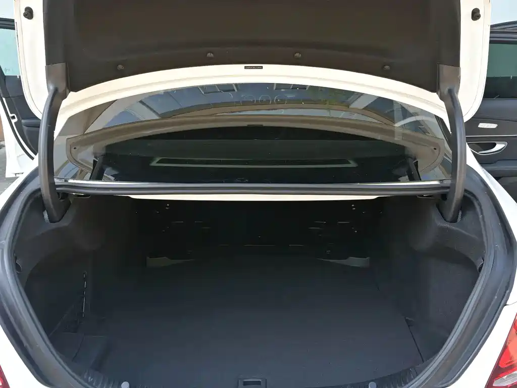 Mercedes-Benz C-Class 2018 — фото 25