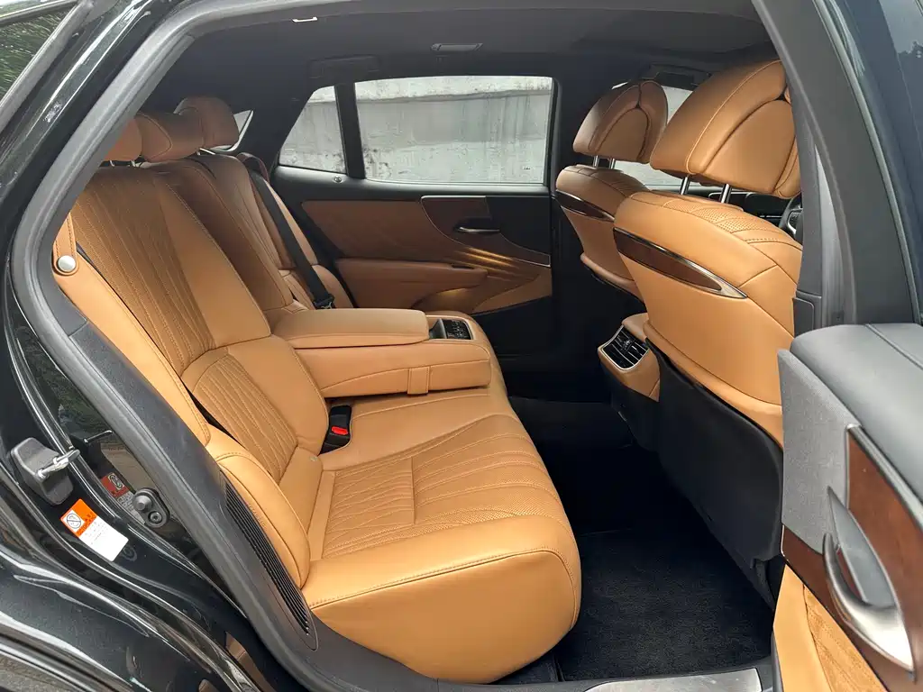 Lexus LS 2022 — фото 14