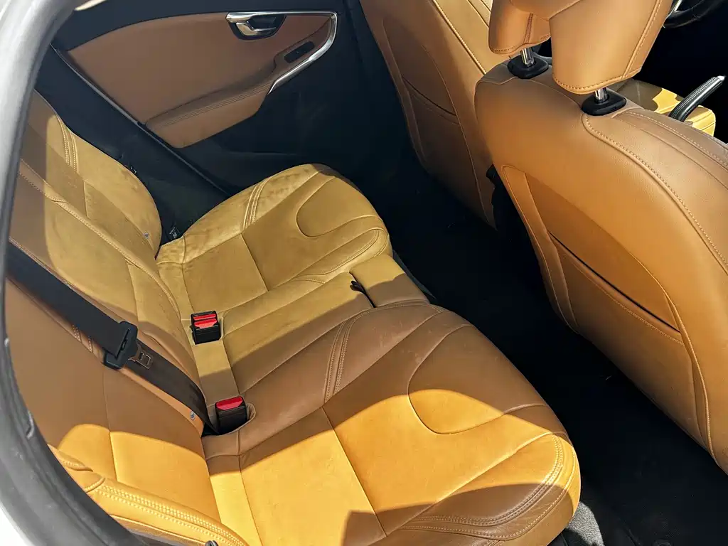 Volvo V40 2017 — фото 15