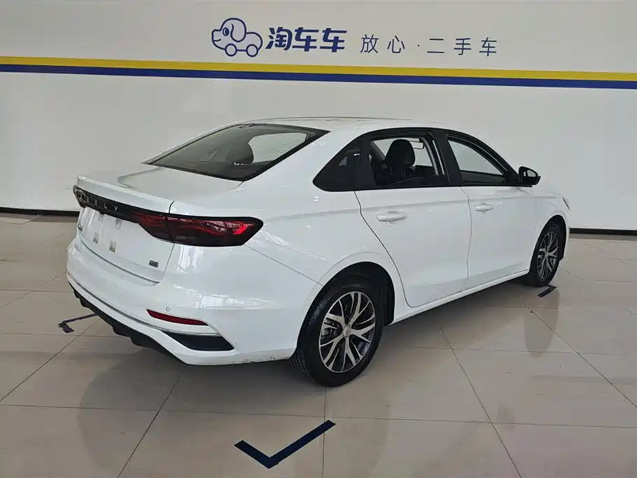 Geely Emgrand 2025 — фото 3