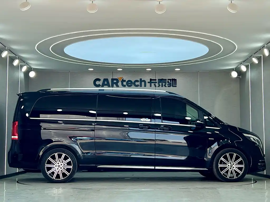 Mercedes-Benz V-Class 2023 — фото 6
