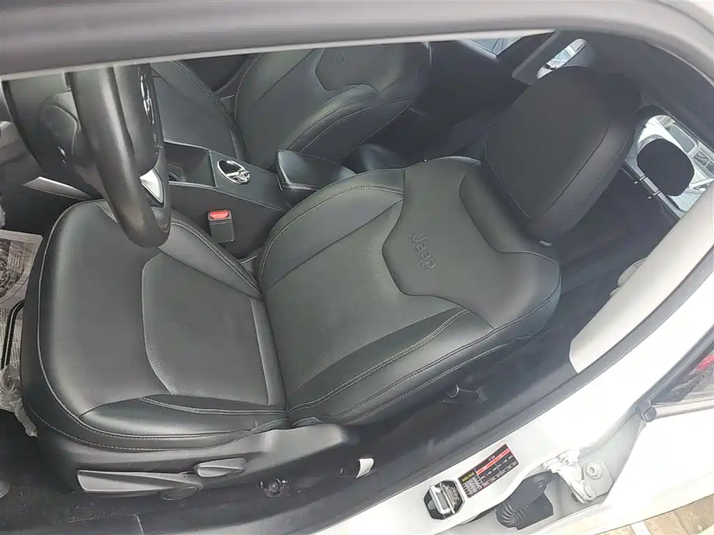 Jeep Compass 2018 — фото 15