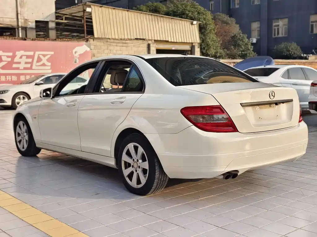 Mercedes-Benz C-Class 2011 — фото 16