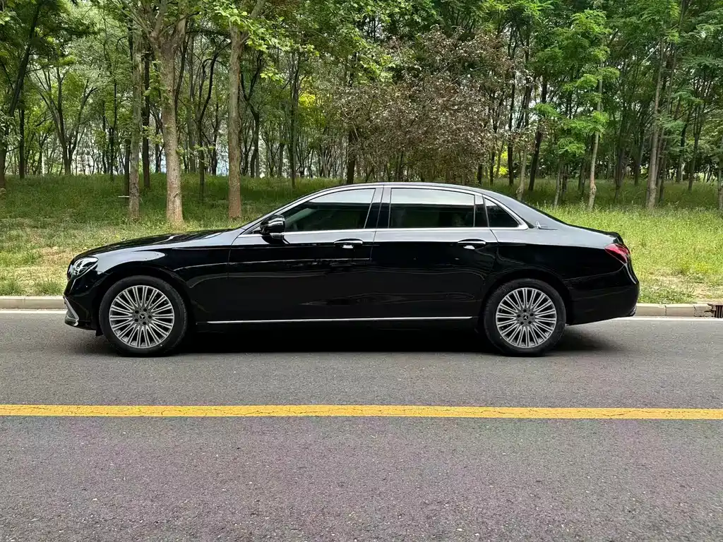 Mercedes-Benz E-Class 2023 — фото 3