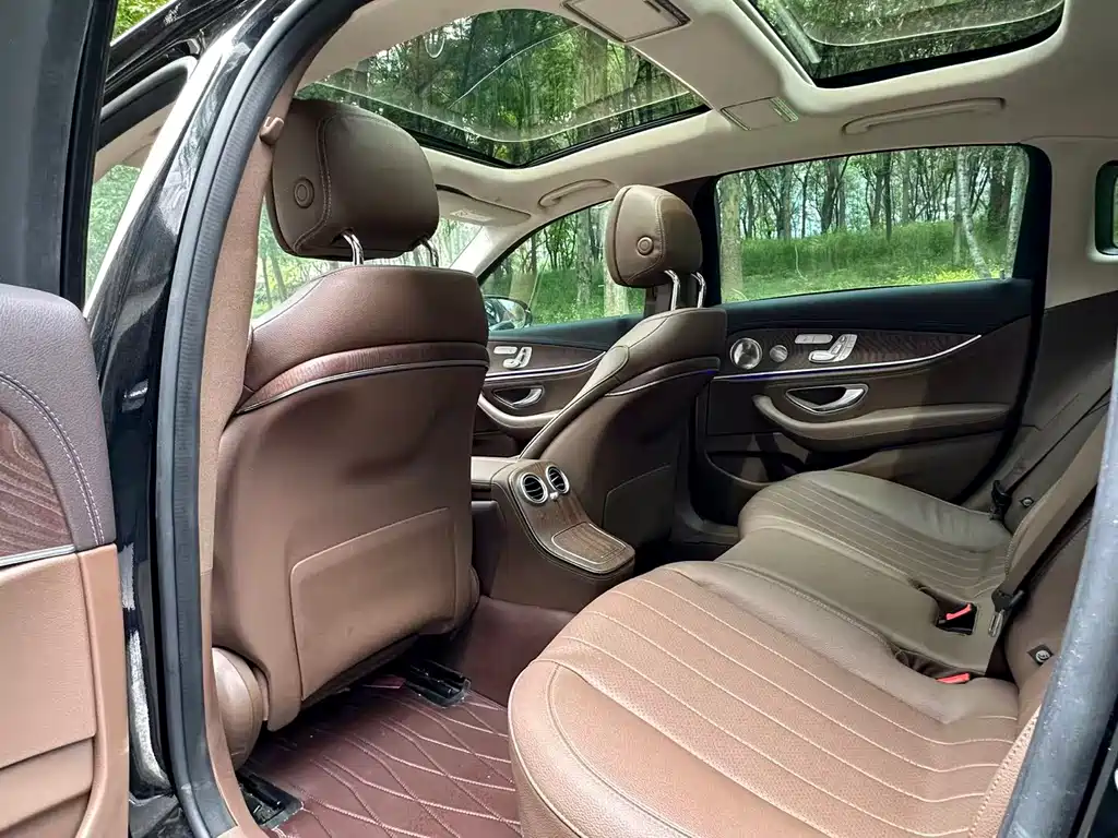 Mercedes-Benz E-Class 2023 — фото 7