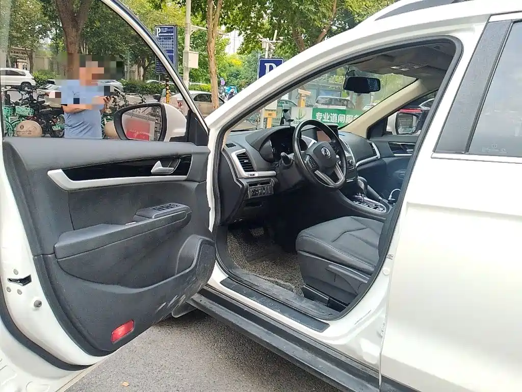 Dongfeng Fengshen AX7 2015 — фото 13