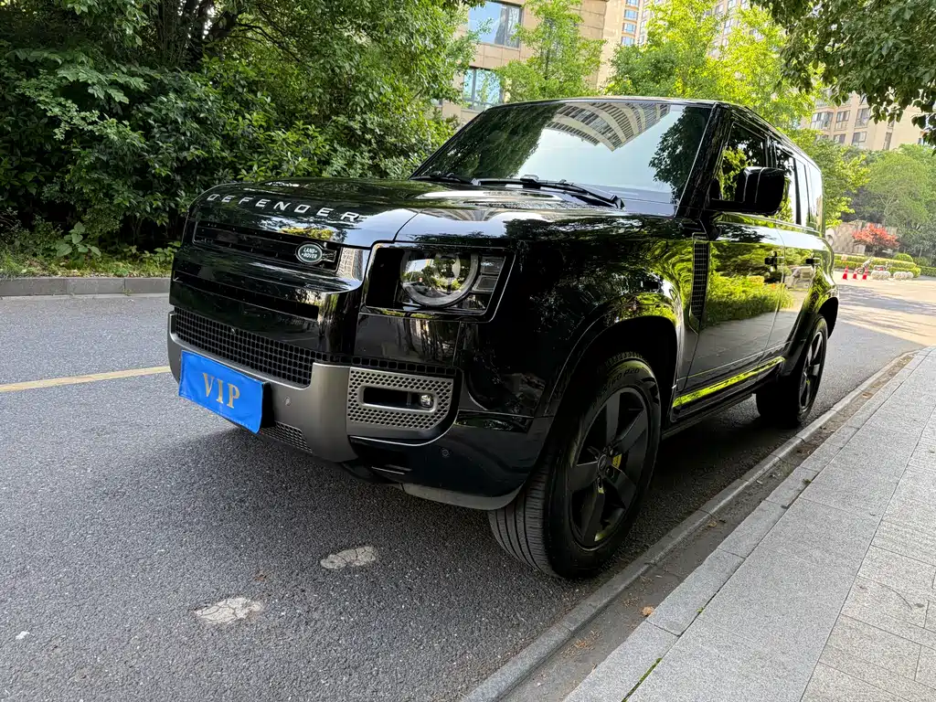 Land Rover Defender 2024
