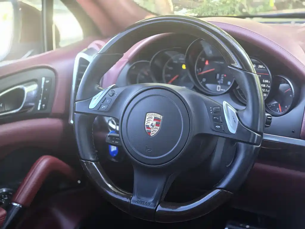 Porsche Cayenne 2014 — фото 14