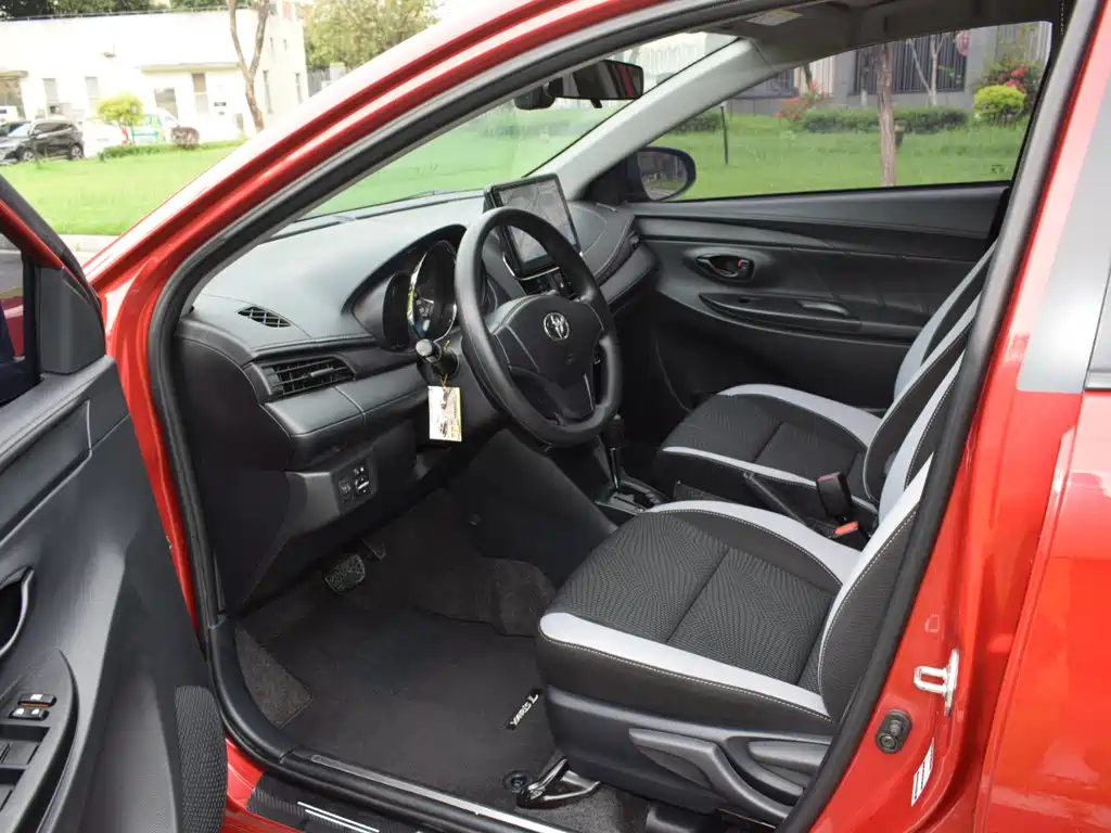 Toyota Yaris L 2021 — фото 11