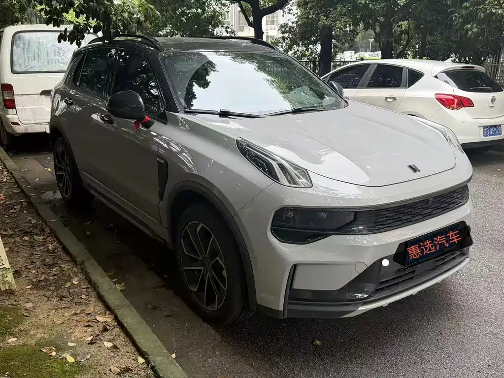 Lynk & Co 01 2022