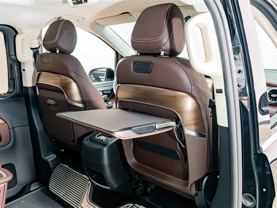 Mercedes-Benz V-Class 2023 — фото 24