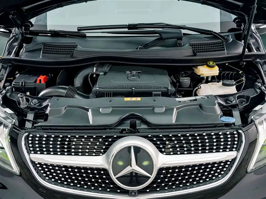 Mercedes-Benz V-Class 2023 — фото 29