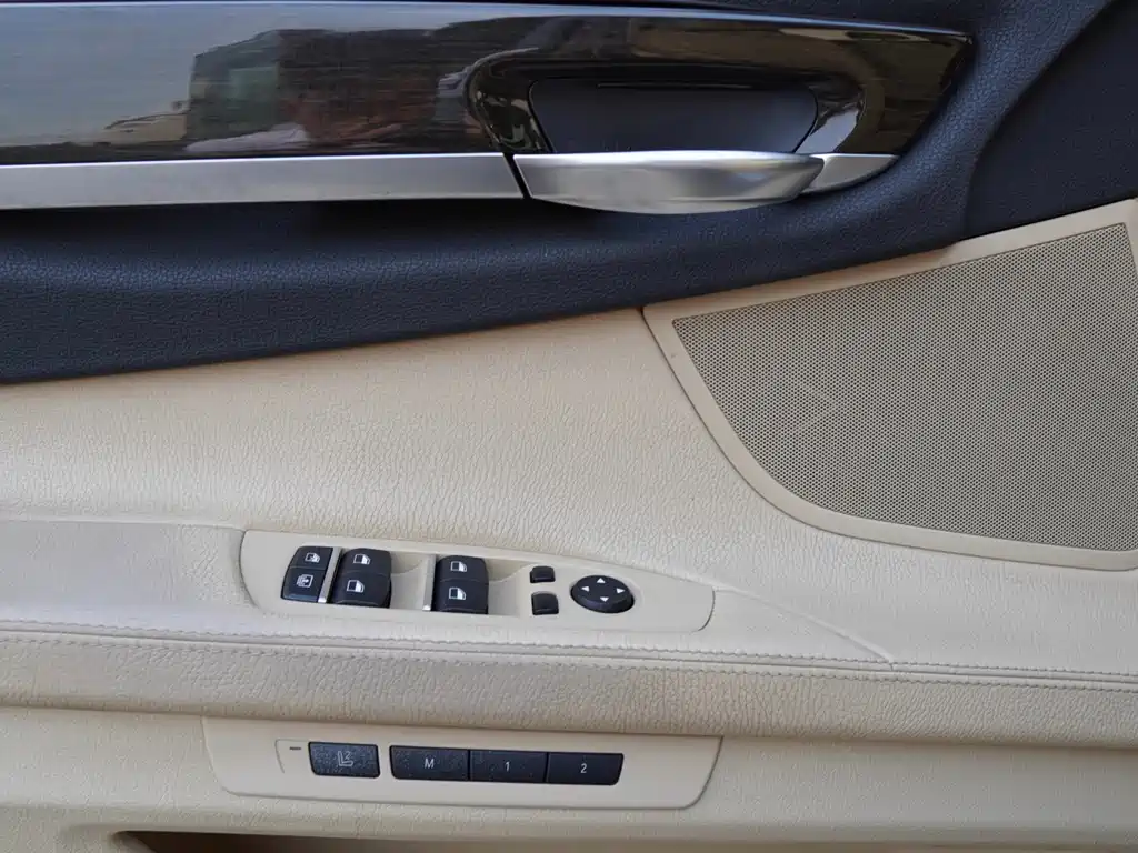 BMW 7 Series 2013 — фото 16