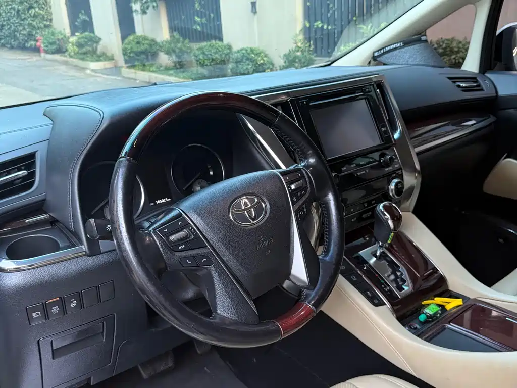 Toyota Alphard 2017 — фото 9