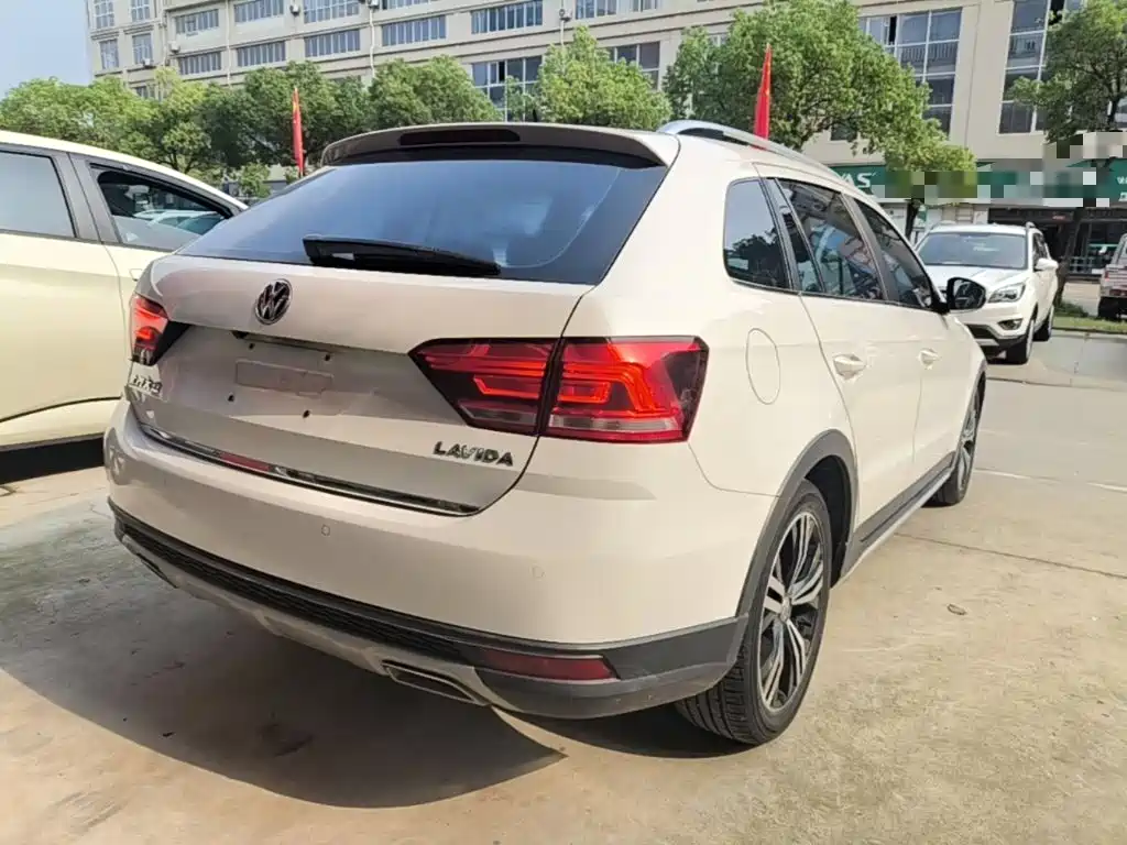 Volkswagen Cross Lavida 2016