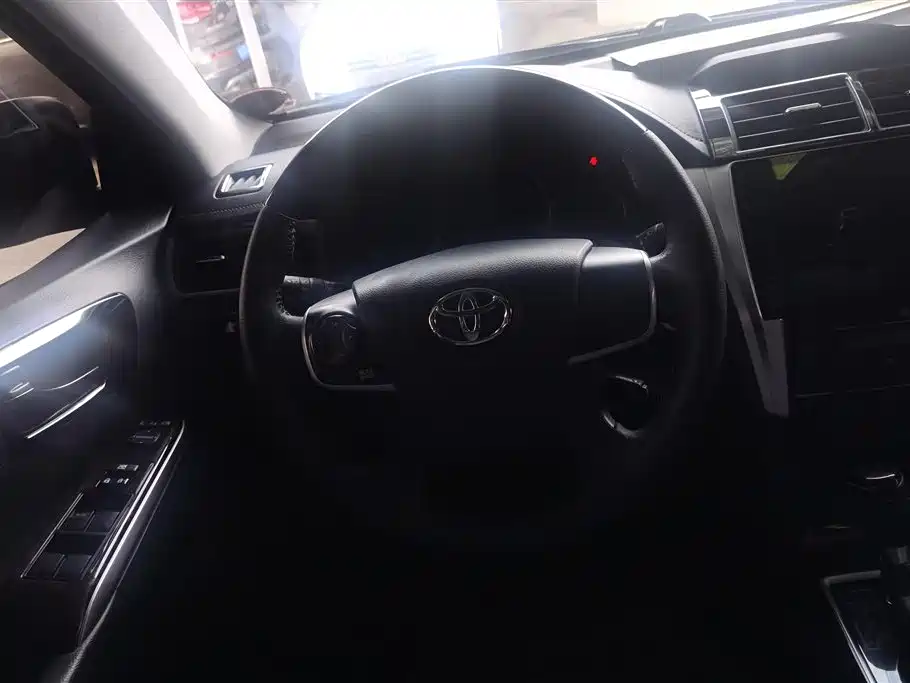 Toyota Camry 2017 — фото 15