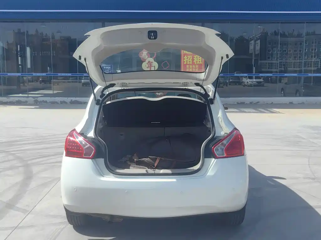 Nissan Tiida 2015 — фото 15