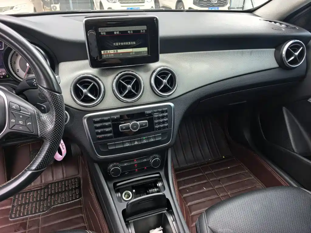 Mercedes-Benz GLA 2015 — фото 13
