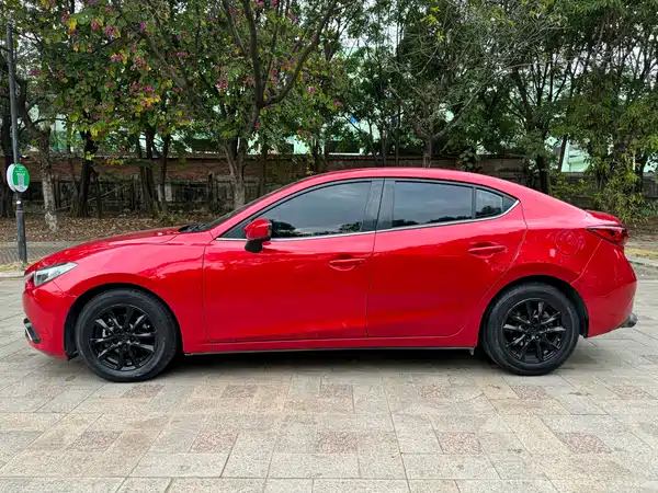 Mazda 3 Axela 2016