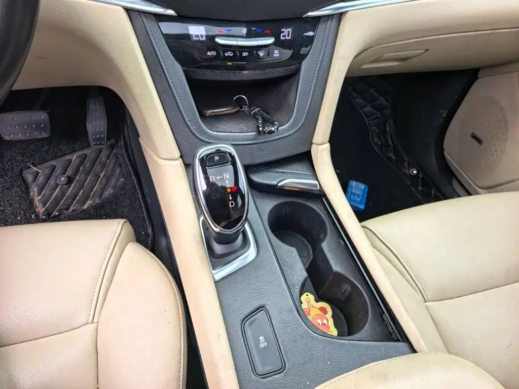 Cadillac XT5 2016 — фото 16
