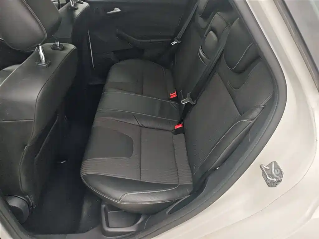 Ford Focus 2015 — фото 17