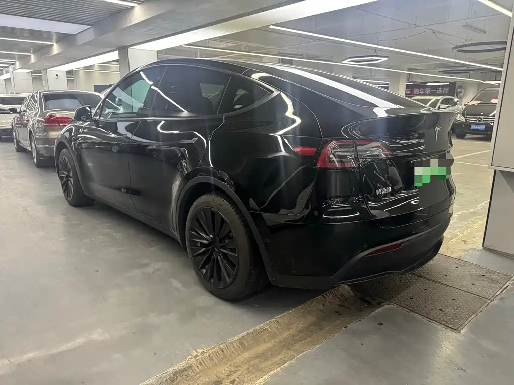 Tesla Model Y 2023 — фото 11