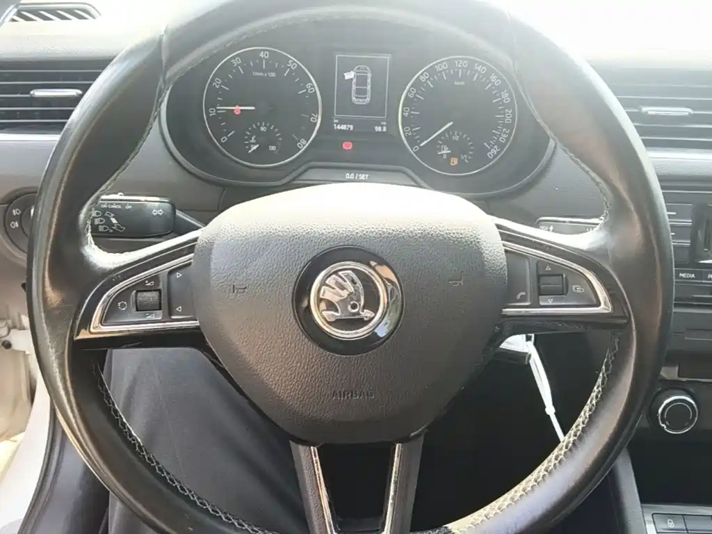 Skoda Octavia 2017 — фото 11