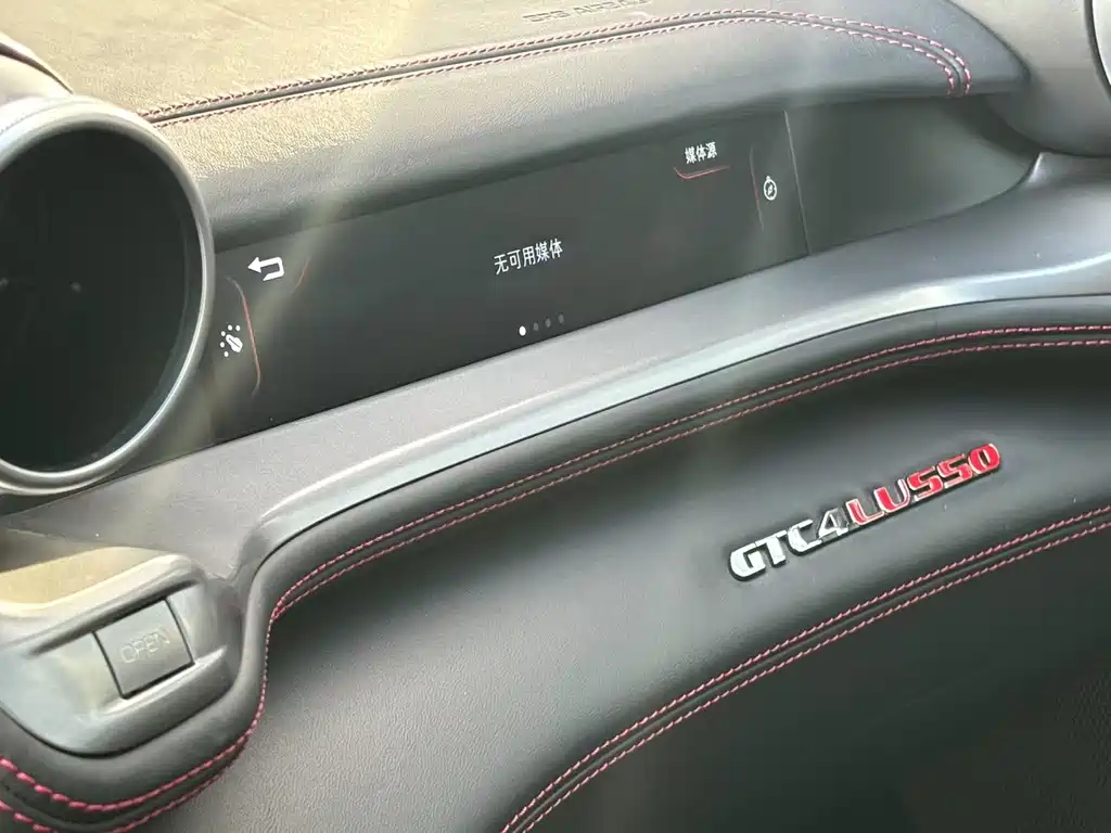 Ferrari GTC4Lusso 2017 — фото 10