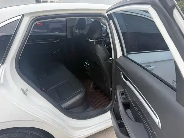 Geely Emgrand 2023