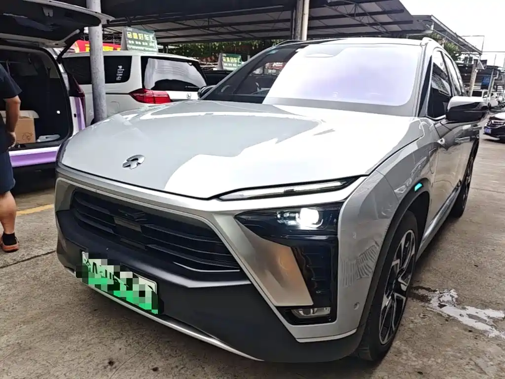 NIO ES8 2021