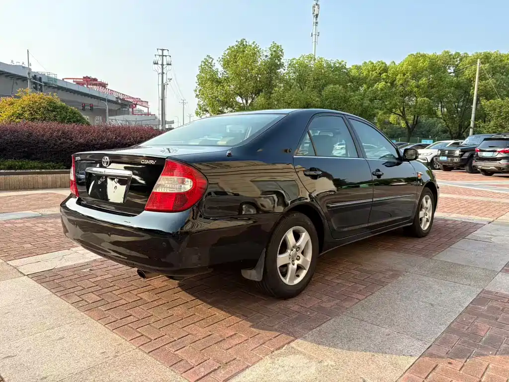 Toyota Camry 2004 — фото 12