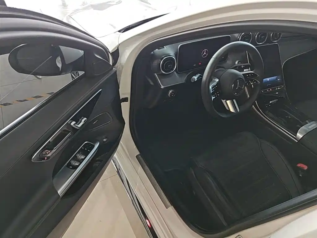 Mercedes-Benz C-Class 2024 — фото 16
