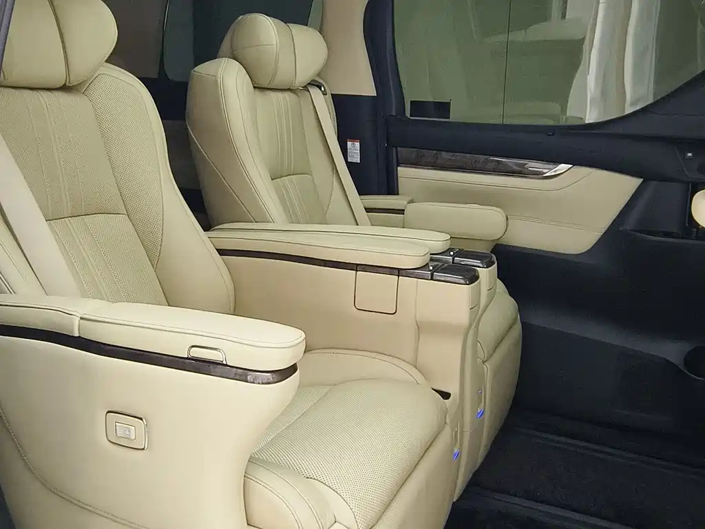 Toyota Alphard 2021 — фото 13