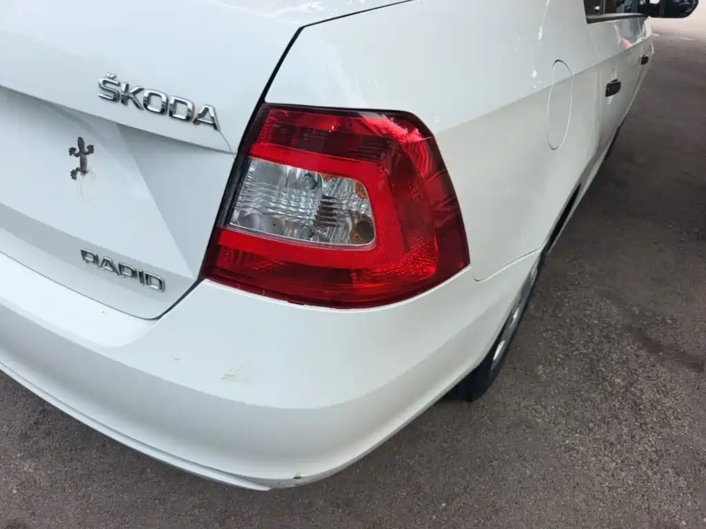 Skoda Rapid 2015 — фото 8