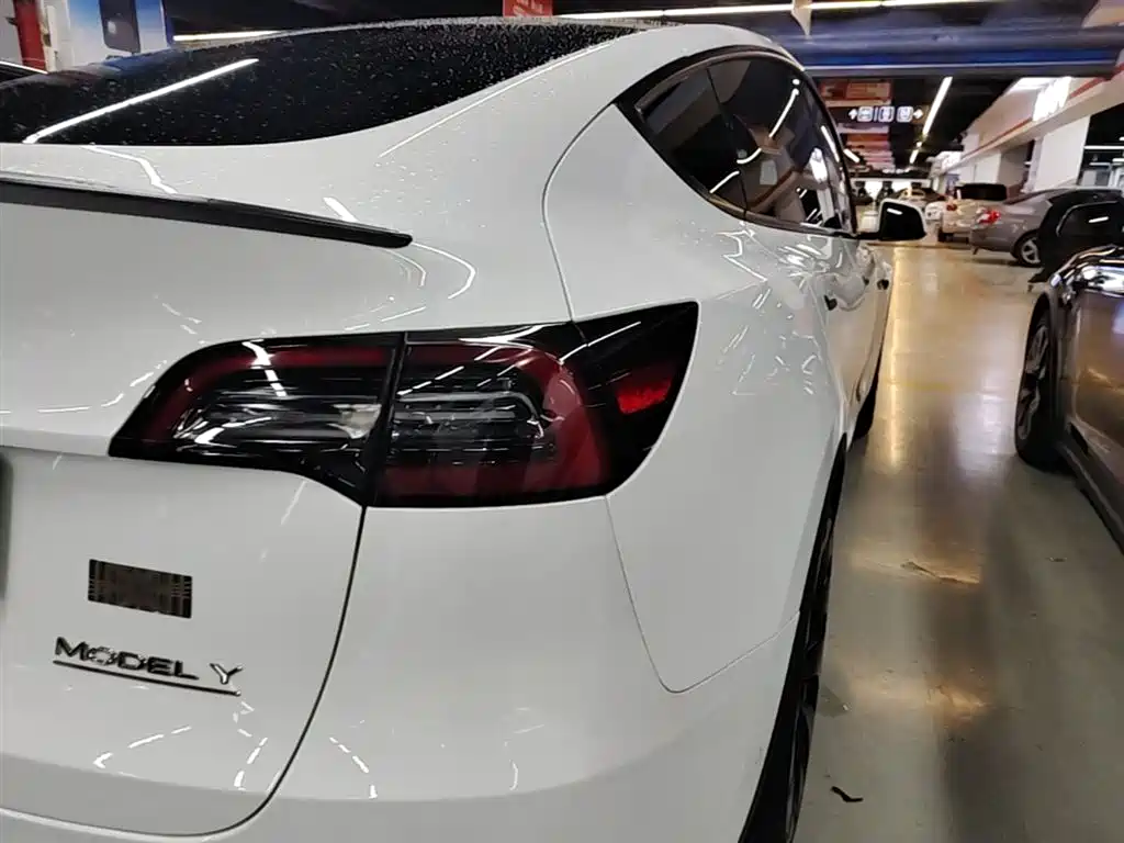 Tesla Model Y 2023 — фото 8